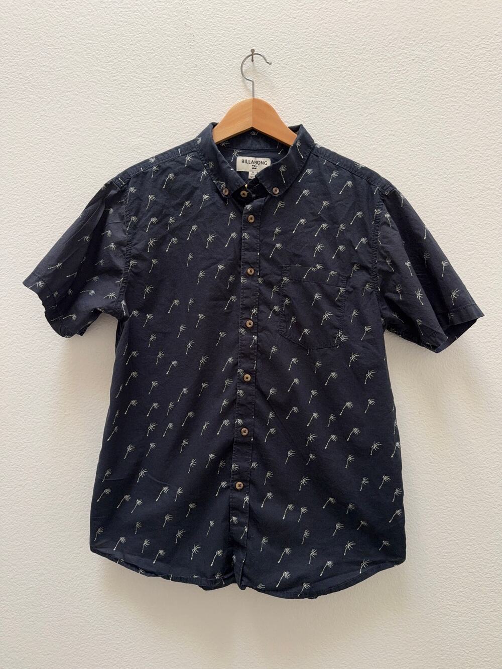 Billabong Men's Medium Short Sleeve Button Down Shirt Navy Blue Palm Tree Print